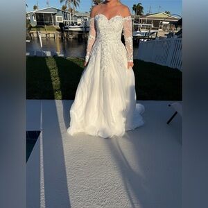 Romantic Off-Shoulder Long Sleeve Bridal Dress